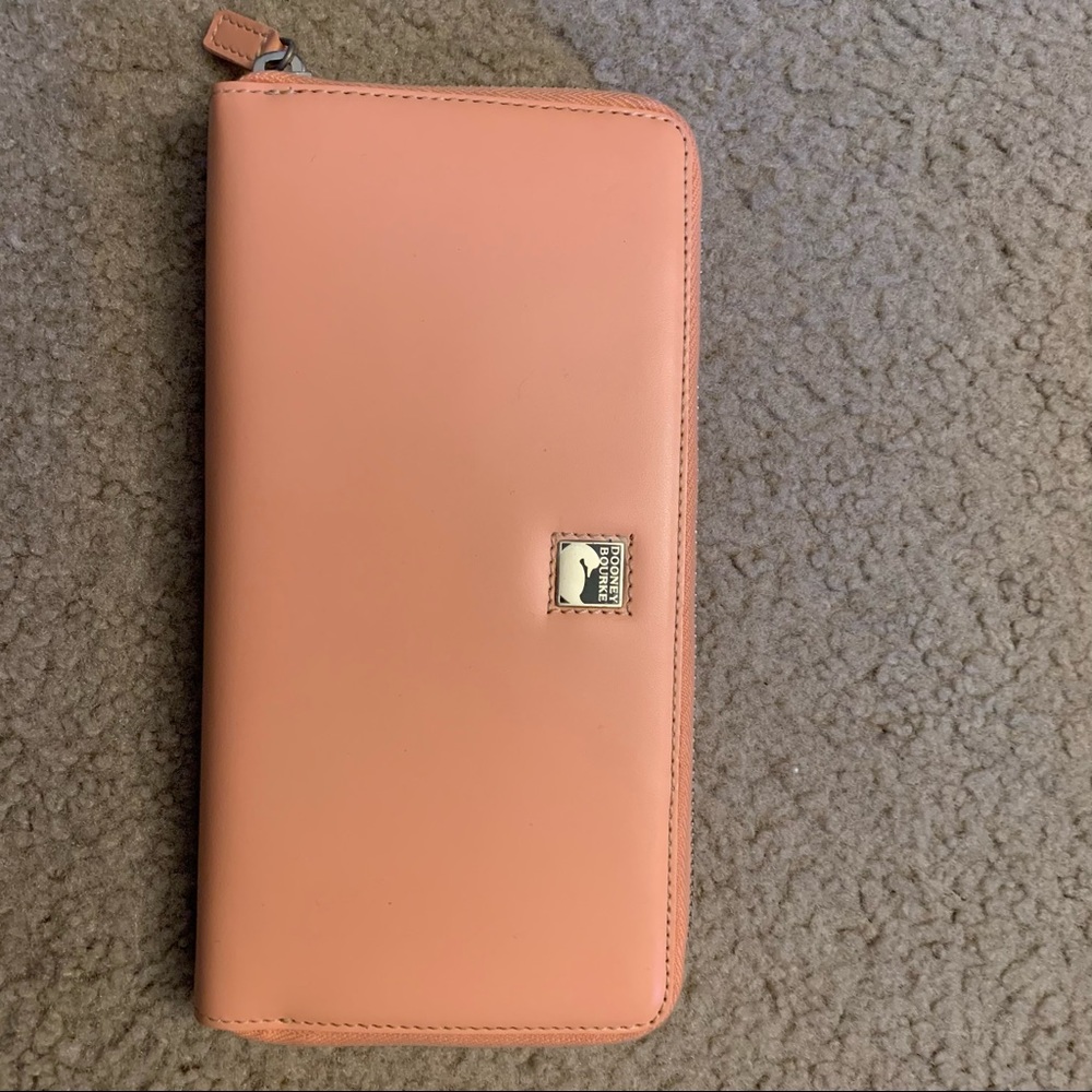 NWOT Dooney & Bourke Wallet
